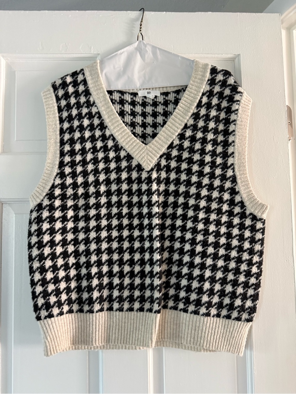 bp by Nordstrom Black & Cream Houndstooth V-Neck Sweater Vest, Sz M. Never Worn!